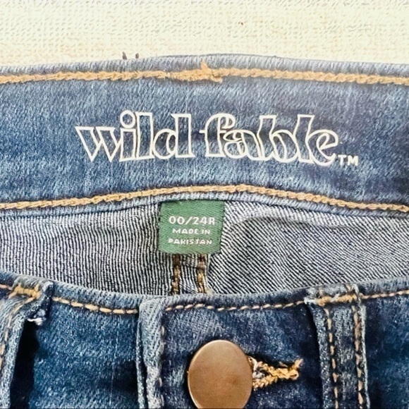 BRAND NWOT Junior’s Size 00/24R High Waisted Wild Fable Jean Shorts - Picture 2 of 2